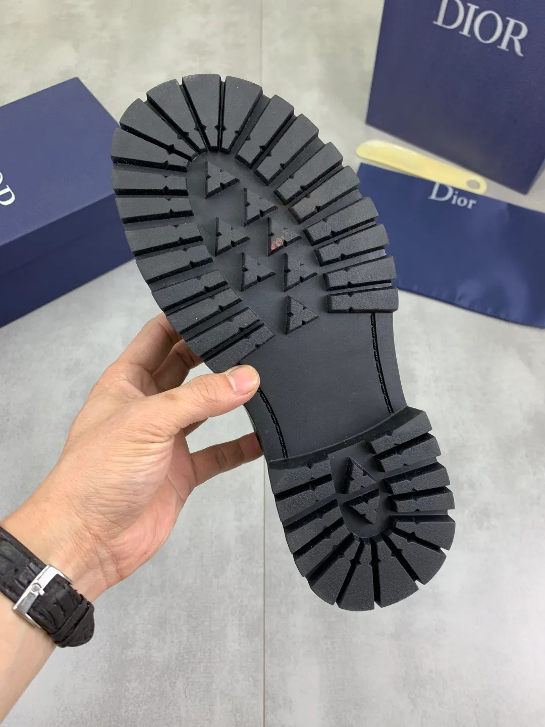 Men's shoes P520 💰【New style】Water-dyed cow lining Original order quality Dior —🆘.Dior Original order purchase, high-end leather shoes, fabric: Made of Italian imported color rubbed wrinkled cowhide➕Water-dyed cow lining/cowhide lining➕Specially available original combination outsole, fine workmanship, real shot🎬Size: 38-45 (with full set of packaging) Color: 3️⃣ colors available
